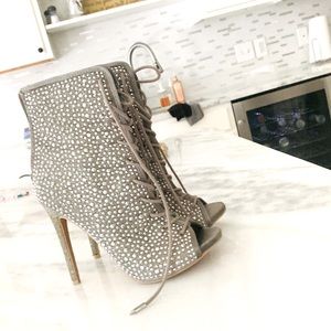 Blinged Shoe Dazzle Heels with Laces (Size 7)